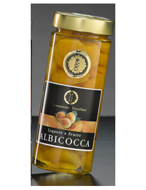 Vaso di albicocche al liquore